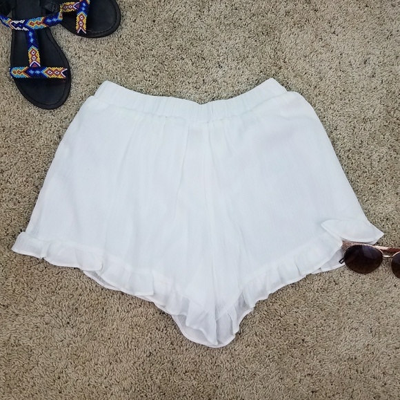 Chelsea & Violet Boho Embroidered Floral Short NWT - Picture 2 of 7